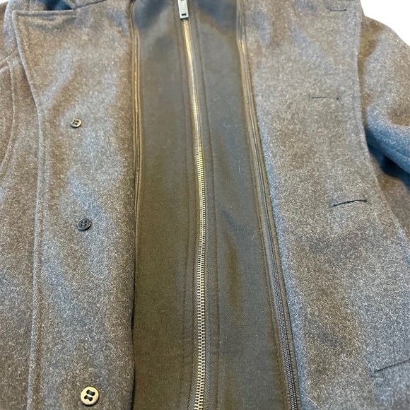 Men Guess Coat with removable Hood. - Picture 11 of 12